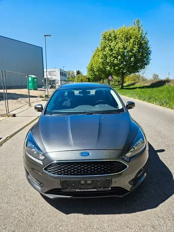 Gebraucht Ford Focus 125 PS (91 kW) 2018 Grau Limousine