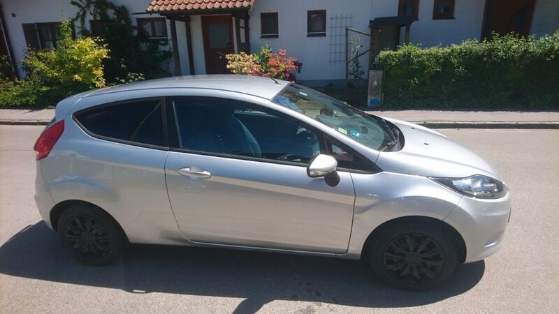 Gebraucht Ford Fiesta Trend 82 PS (60 kW) 2009 Silber Kleinwagen