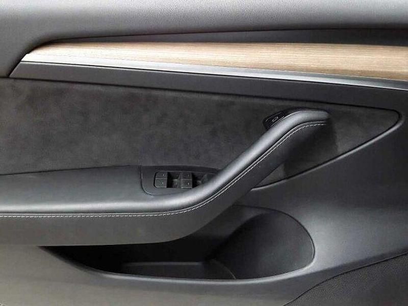 Gebraucht Tesla Model 3 Standard Range Plus 208 kW (283 PS) 2021 Pearl white multicoat Limousine