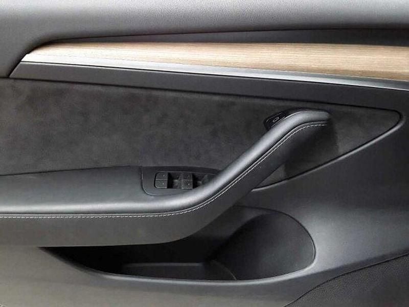 Gebraucht Tesla Model 3 Standard Range Plus 239 kW (325 PS) 2021 Pearl white multicoat Limousine