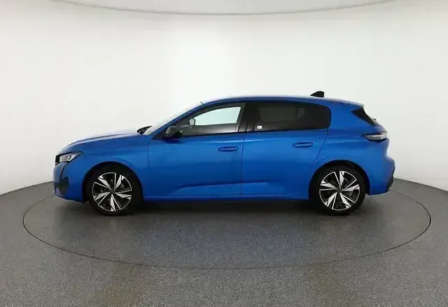 Gebraucht Peugeot 308 131 PS (96 kW) 2024 Rot Limousine
