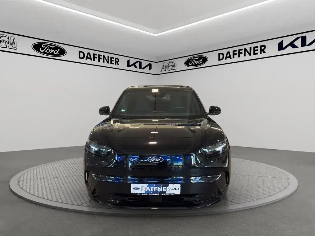 Używany Ford Capri Premium 210 kW (286 KM) 2024 Czarny SUV