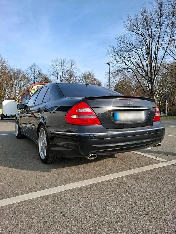 Gebraucht Mercedes E320 Avantgarde 224 PS (164 kW) 2002 Schwarz Limousine