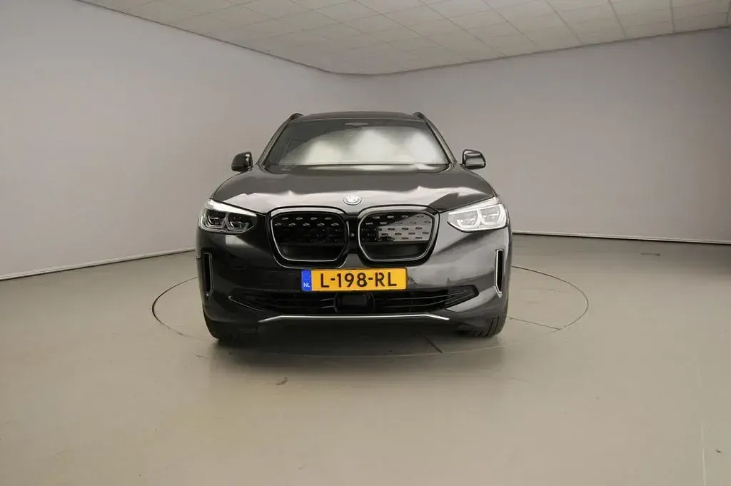 Gebraucht BMW iX3 Executive 210 kW (286 PS) 2021 Grau SUV