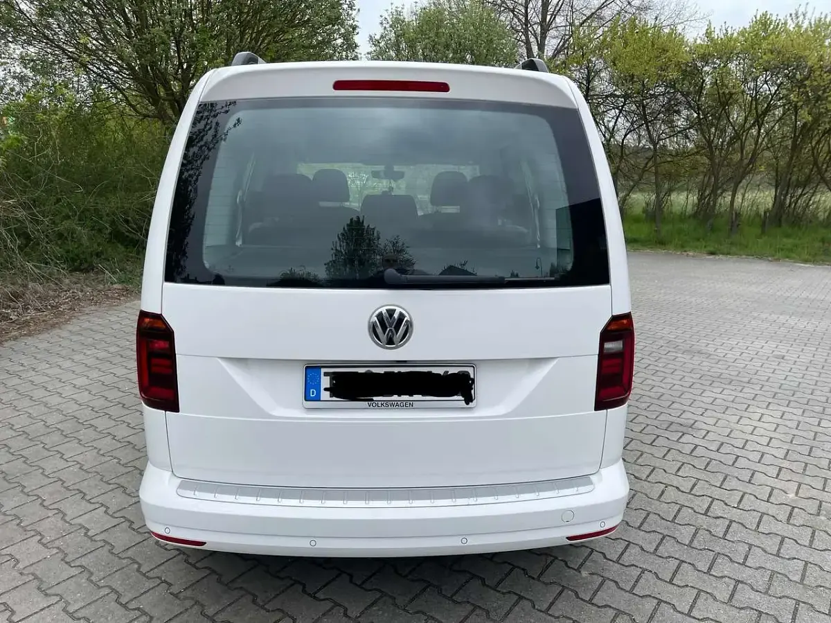 Second-hand VW Caddy 102 CP (75 kW) 2019 Alb Monovolum
