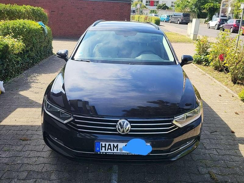 Schwarz Gebraucht 2018 VW Passat Kombi | 17.400 € (Fairer Preis) - Bild 1/4