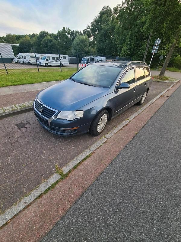 Gebraucht VW Passat 122 PS (89 kW) 2009 Blau Kombi