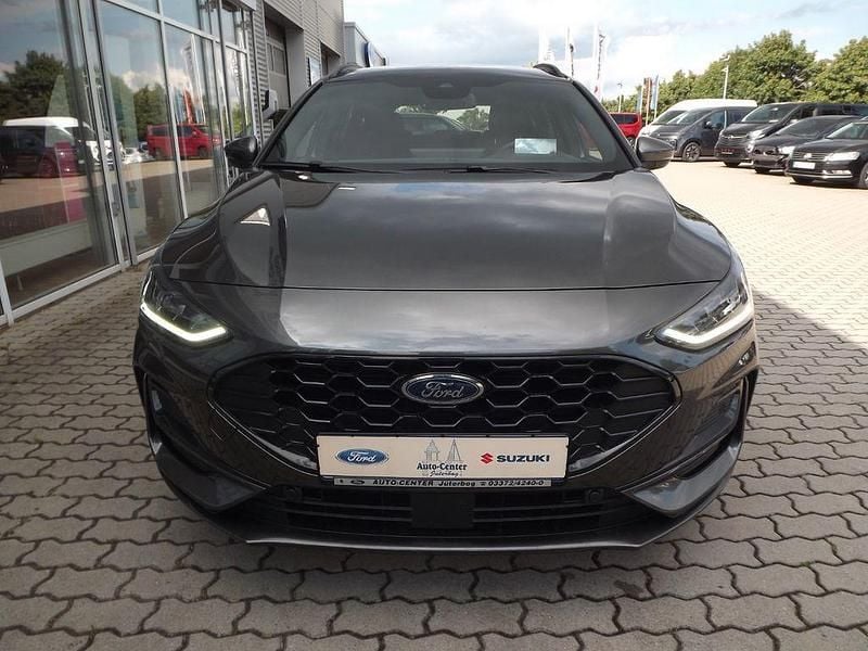 Używany Ford Focus ST-Line X 116 KM (85 kW) 2024 Szary Sedan/Limuzyna