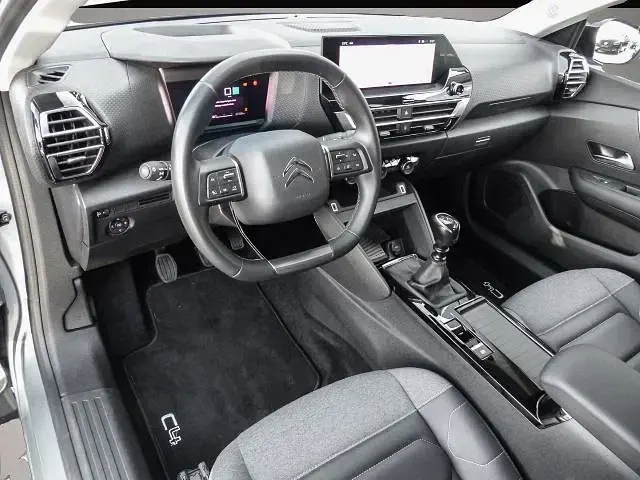 Gebraucht Citroën C4 Shine 131 PS (96 kW) 2023 Manufacturer SUV