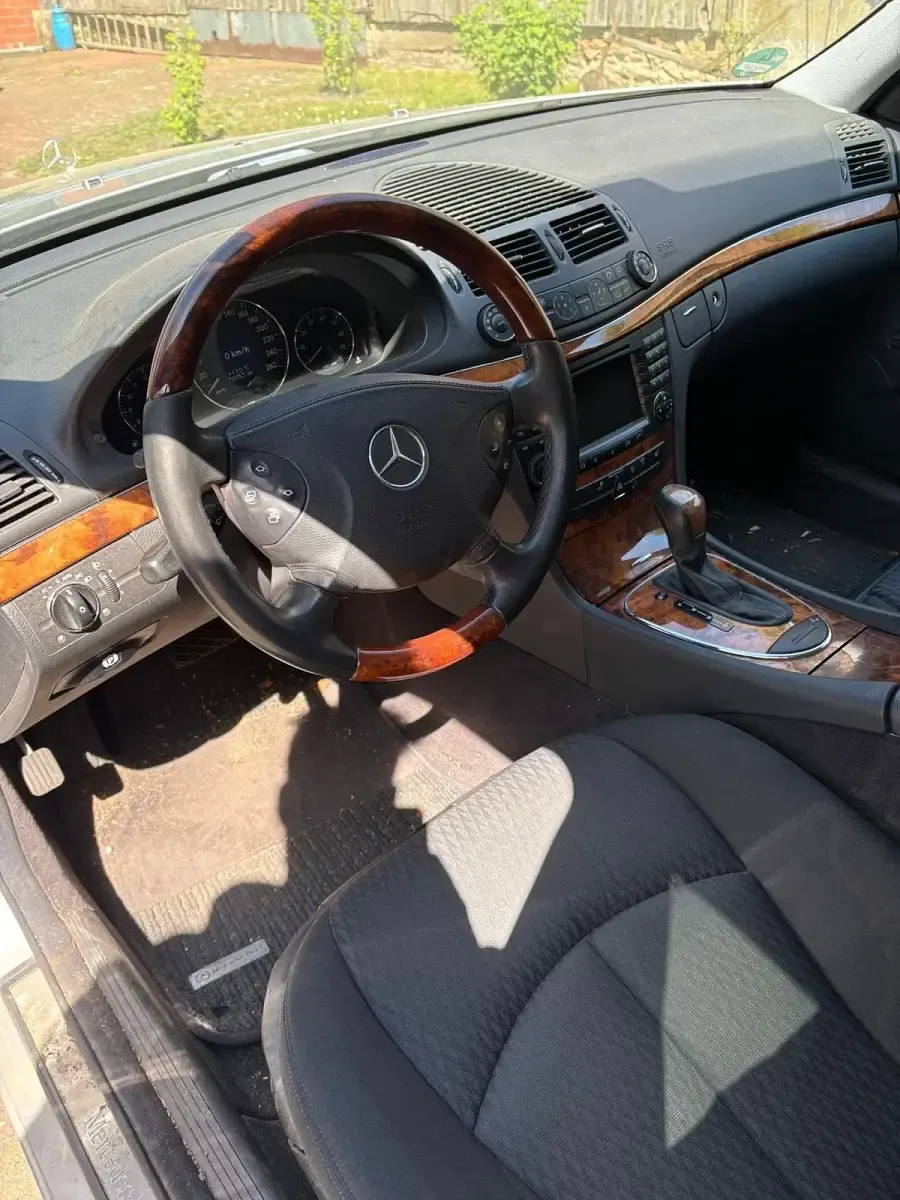 Gebraucht Mercedes E240 Elegance 177 PS (130 kW) 2004 Silber Limousine