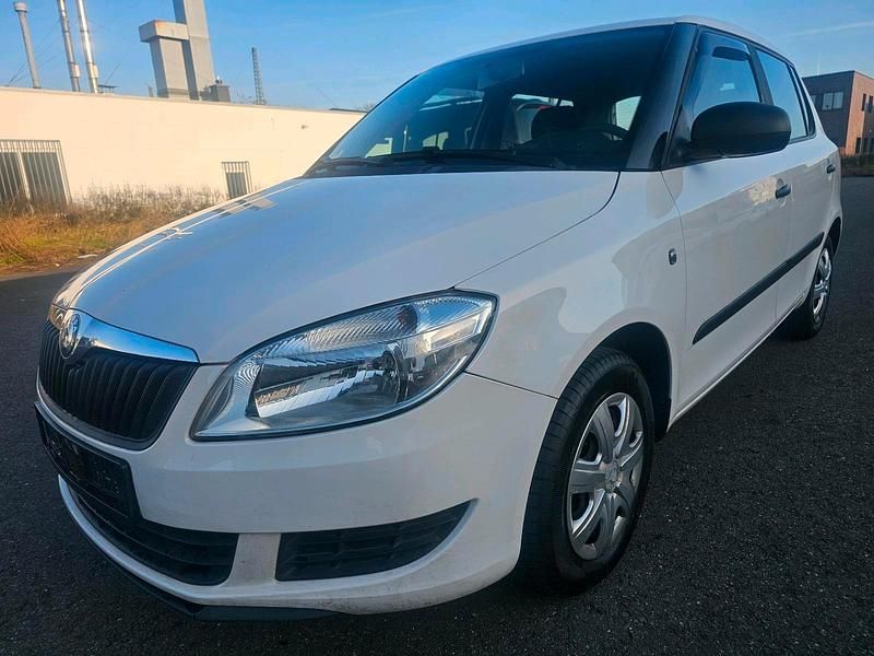 Gebraucht Skoda Fabia 60 PS (44 kW) 2012 Weiß Kleinwagen