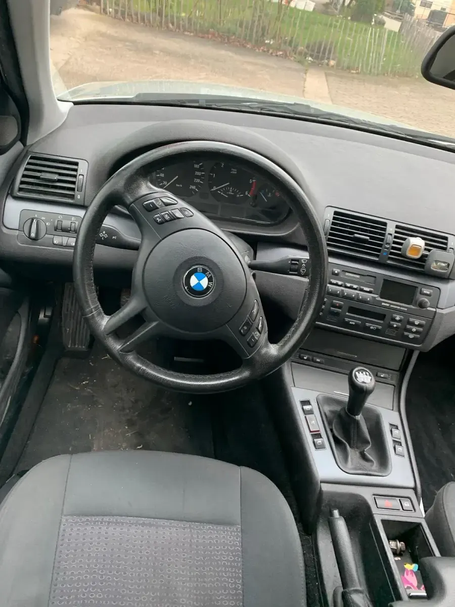 Gebraucht BMW 320 150 PS (110 kW) 2001 Silber Kombi