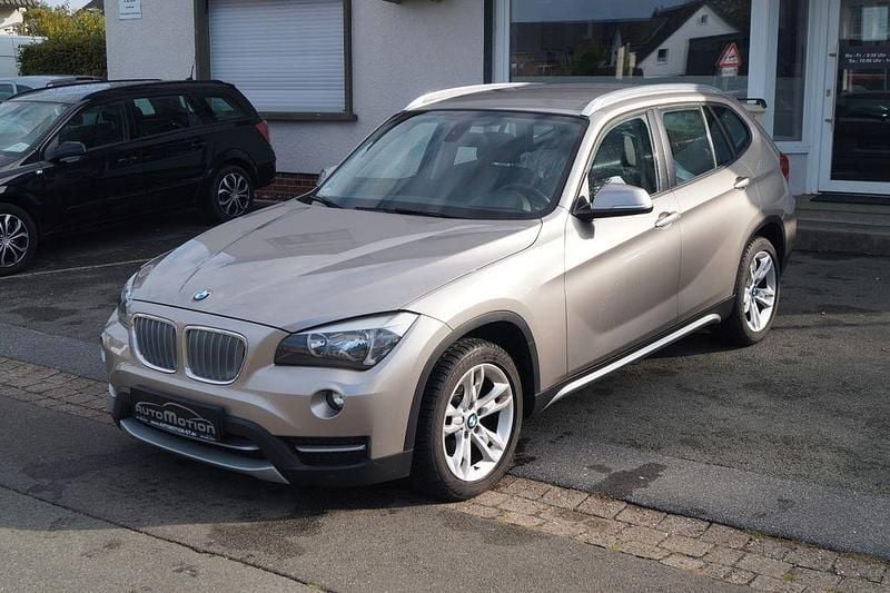 Silber Gebraucht 2013 BMW X1 SUV | 13.490 € (Fairer Preis) - Bild 1/4