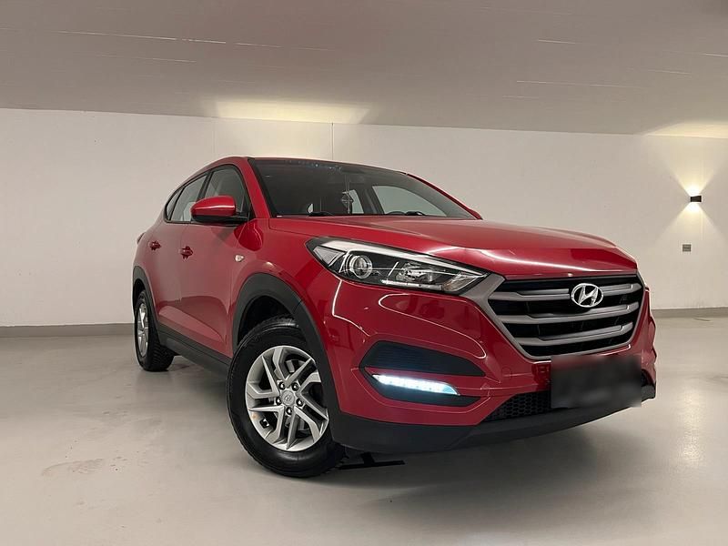 Gebraucht Hyundai Tucson 116 PS (85 kW) 2017 Rot SUV
