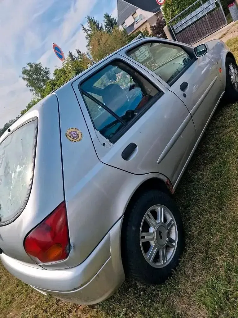 Gebraucht Ford Fiesta 55 PS (40 kW) 2001 Silber Kleinwagen