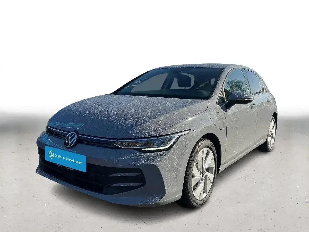Gebraucht VW Golf VIII Life 150 PS (110 kW) 2025 Grau Limousine