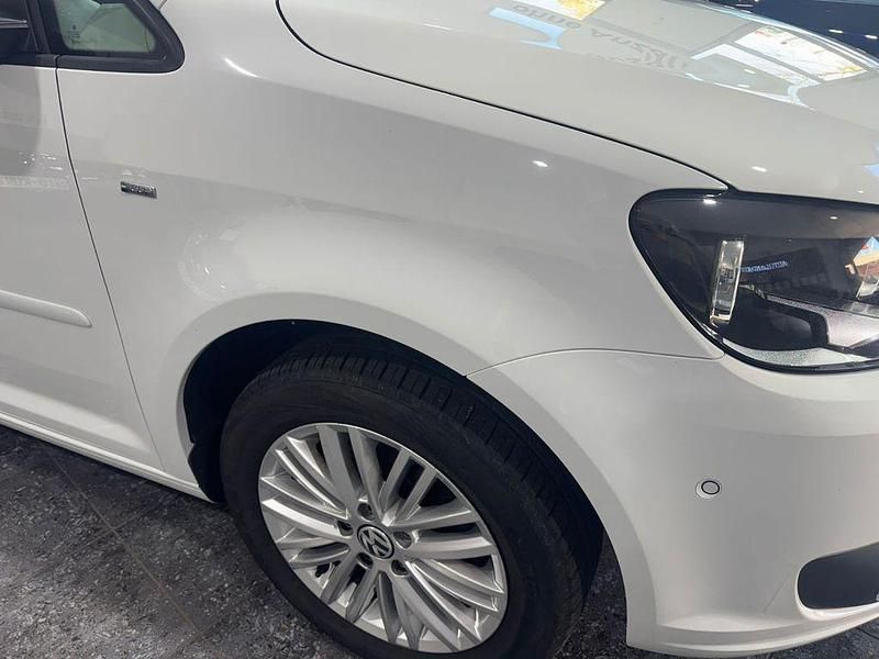 Gebraucht VW Touran Cup 105 PS (77 kW) 2015 Weiß Van / Kleinbus