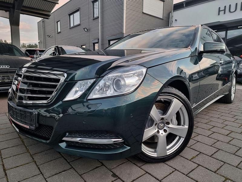 Grün Gebraucht 2009 Mercedes E500 Limousine | 24.900 € (Teuer) - Bild 1/4