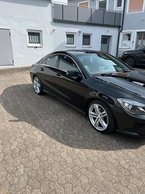 Gebraucht Mercedes CLA200 136 PS (100 kW) 2015 Schwarz Coupé