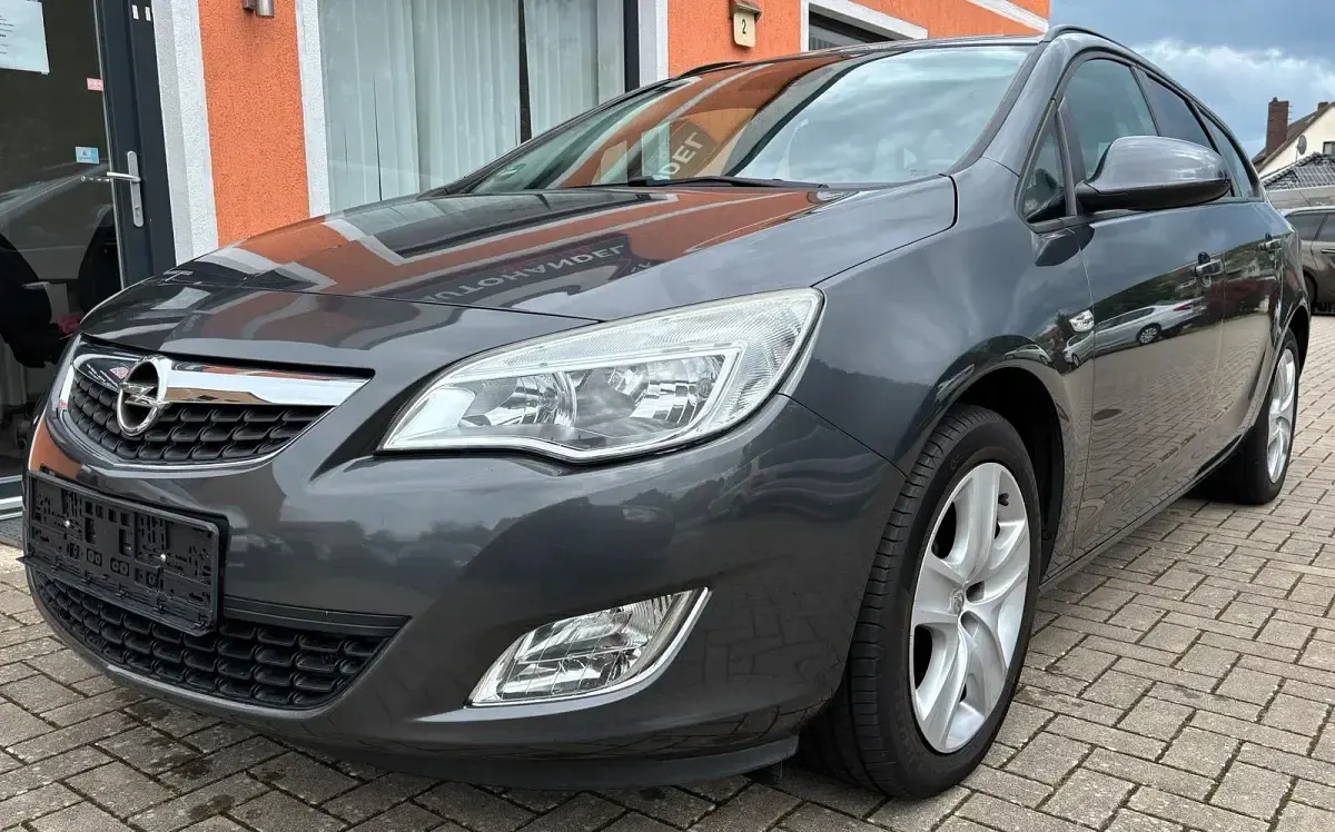 Gebraucht Opel Astra 120 PS (88 kW) 2012 Grau Kombi
