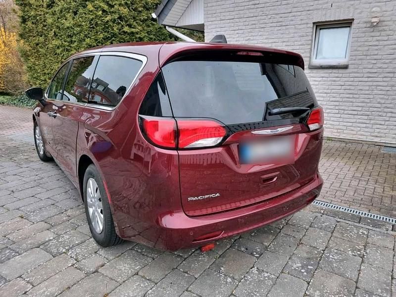 Second-hand Chrysler Pacifica 291 CP (214 kW) 2019 Roșu Monovolum