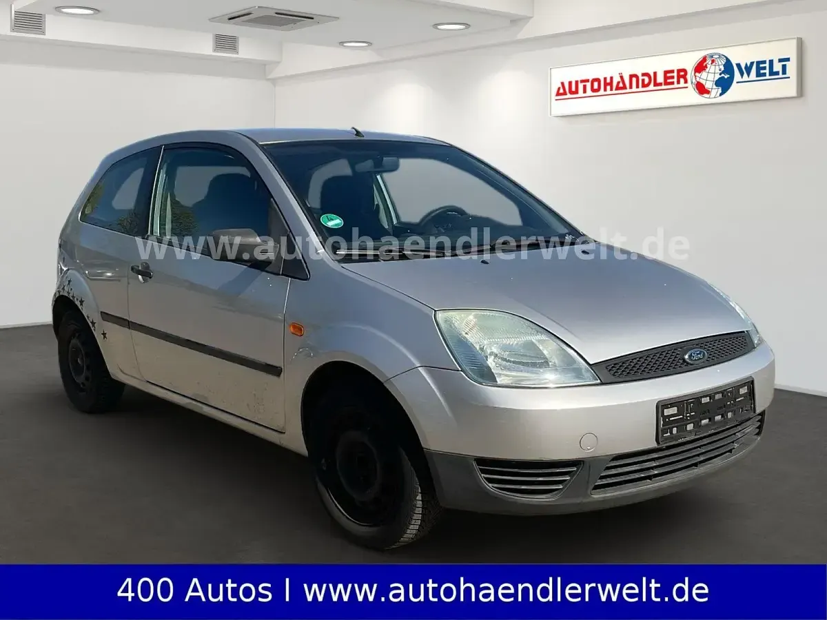 Gebraucht Ford Fiesta Ambiente 60 PS (44 kW) 2003 Silber Kleinwagen