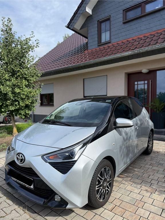 Silber Gebraucht 2019 Toyota Aygo X-clusiv Kleinwagen | 7.900 € (Fairer Preis) - Bild 1/4