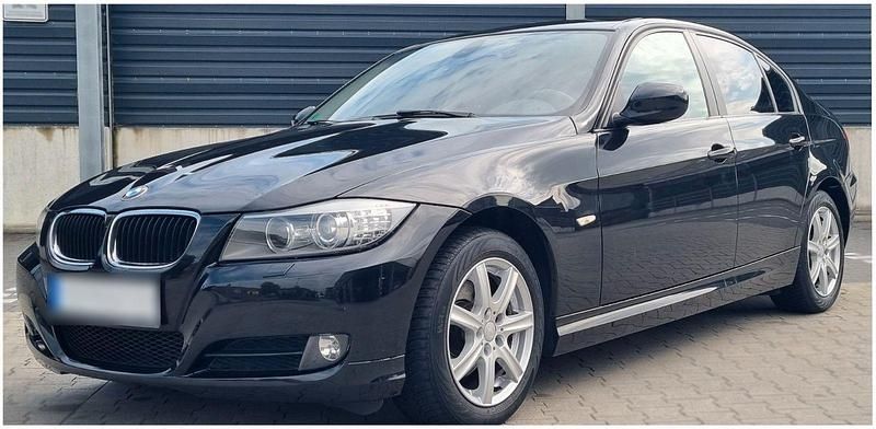 Gebraucht BMW 318 143 PS (105 kW) 2010 Schwarz Limousine