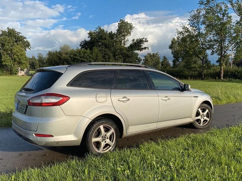 Gebraucht Ford Mondeo 116 PS (85 kW) 2011 Silber Limousine