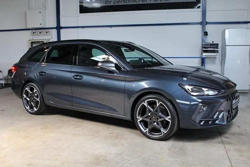 Neu Cupra Leon VZ 272 PS (200 kW) 2025 Grau Limousine