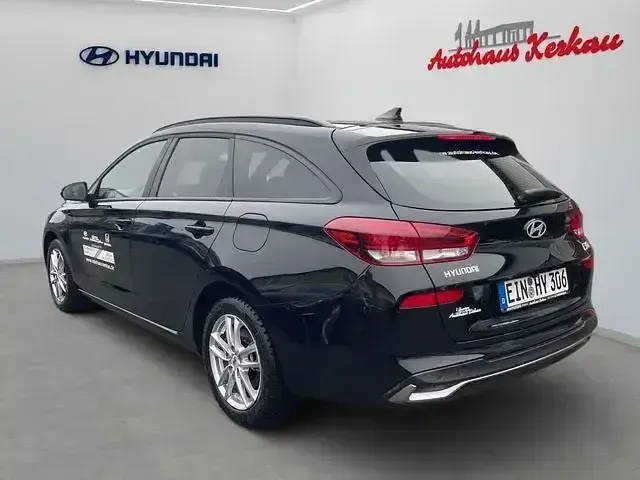 Gebraucht Hyundai i30 Advantage 101 PS (74 kW) 2025 Abyss black Kombi