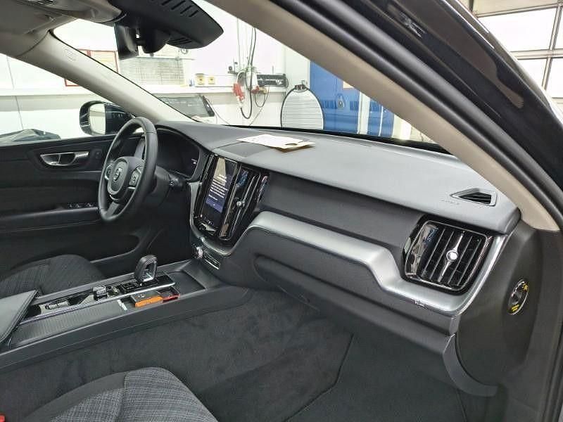 Gebraucht Volvo XC60 Core 197 PS (144 kW) 2023 Schwarz SUV