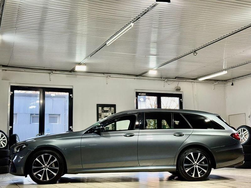 Gebraucht Mercedes E300 AMG line 194 PS (142 kW) 2022 Grau Limousine