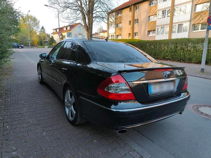 Gebraucht Mercedes E200 Avantgarde 235 PS (172 kW) 2009 Schwarz Limousine