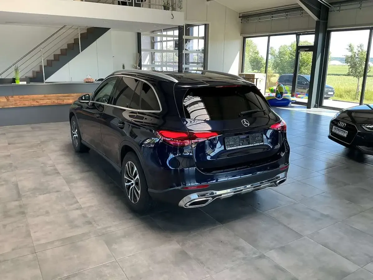 Gebraucht Mercedes GLC200 204 PS (150 kW) 2023 Nautikblau  metalliclack SUV