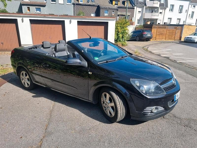 Schwarz Gebraucht 2009 Opel Astra Cabriolet Cabrio | 1.750 € (Etwas zu teuer) - Bild 1/4