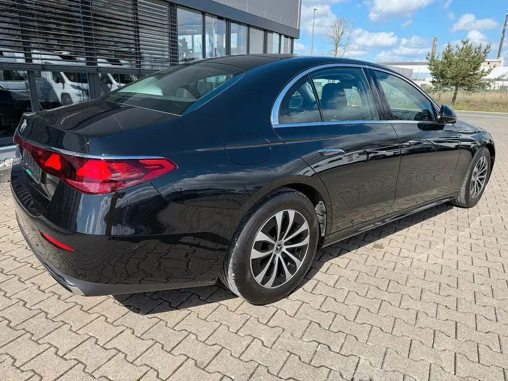 Gebraucht Mercedes E200 Advanced Plus 227 PS (166 kW) 2025 Schwarz Limousine