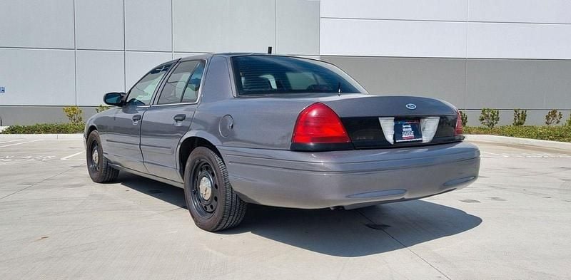 Gebraucht Ford Crown Victoria 250 PS (183 kW) 2009 Grau Limousine