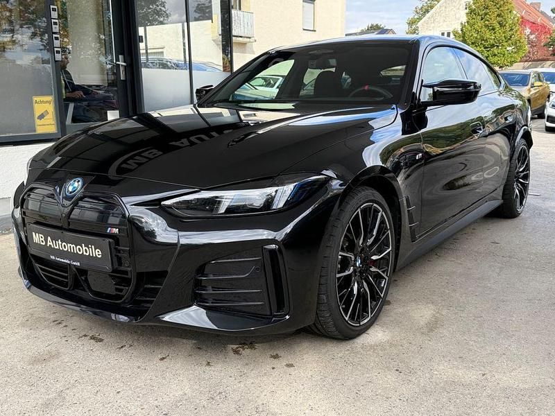 Black sapphire metallic Gebraucht 2025 BMW i4 M Sport Limousine | 58.750 € (Fairer Preis) - Bild 1/4