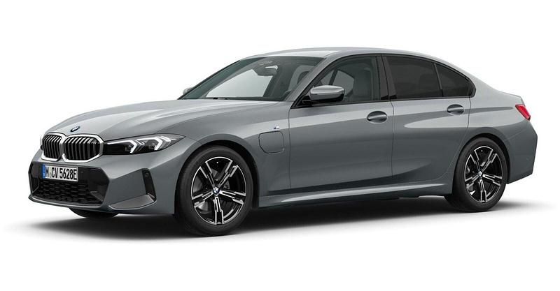 Grau Gebraucht 2025 BMW 330e Comfort Edition Limousine | 50.400 € (Superpreis) - Bild 1/4