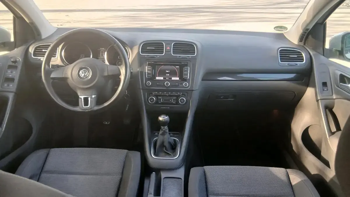 Gebraucht VW Golf VI 125 PS (91 kW) 2010 Silber Kleinwagen