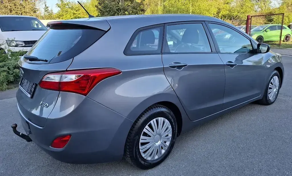 Gebraucht Hyundai i30 Style 135 PS (99 kW) 2015 Grau Kombi