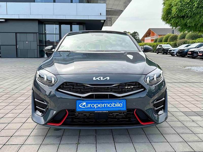 Gebraucht Kia ProCeed GT Comfort 204 PS (150 kW) 2024 Pentametal metallic/grau Kleinwagen