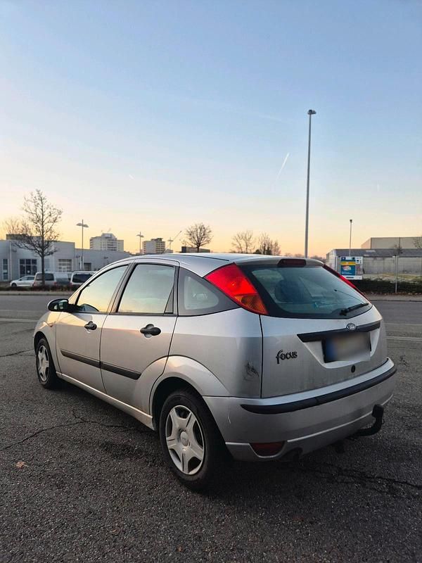 Second-hand Ford Focus 101 CP (74 kW) 2002 Argintiu Hatchback