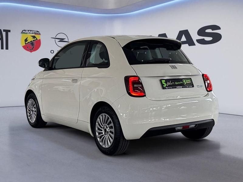 Gebraucht Fiat 500e 86 kW (118 PS) 2023 Colore esterno (arktis weiß) Limousine