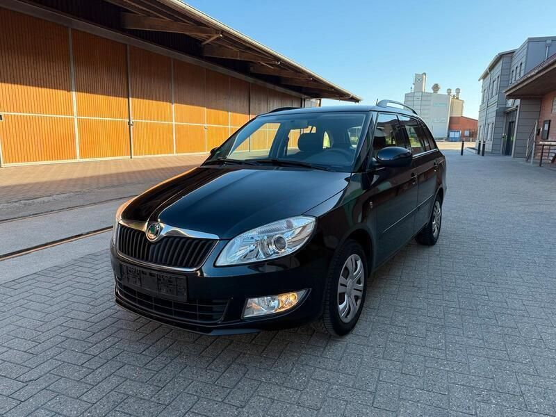 Schwarz Gebraucht 2011 Skoda Fabia Ambiente Kombi | 4.400 € (Fairer Preis) - Bild 1/4
