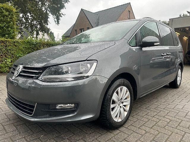 Grau Gebraucht 2019 VW Sharan Trendline Van / Kleinbus | 17.750 € (Superpreis) - Bild 1/4