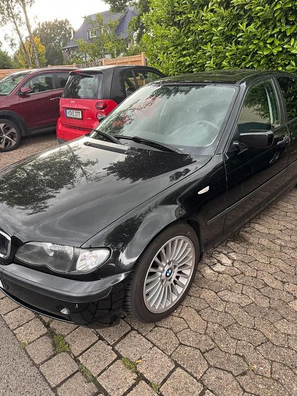 Schwarz Gebraucht 2003 BMW 316 Limousine | 2.000 € - Bild 1/4