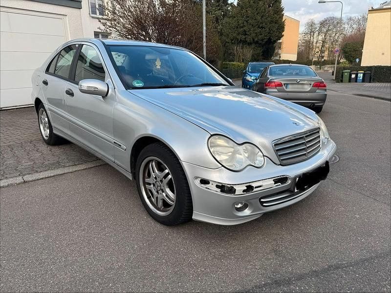 Gebraucht Mercedes C180 145 PS (106 kW) 2005 Limousine