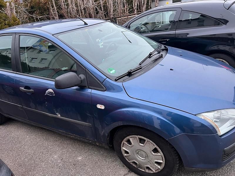 Gebraucht Ford Focus 105 PS (77 kW) 2005 Blau Kleinwagen
